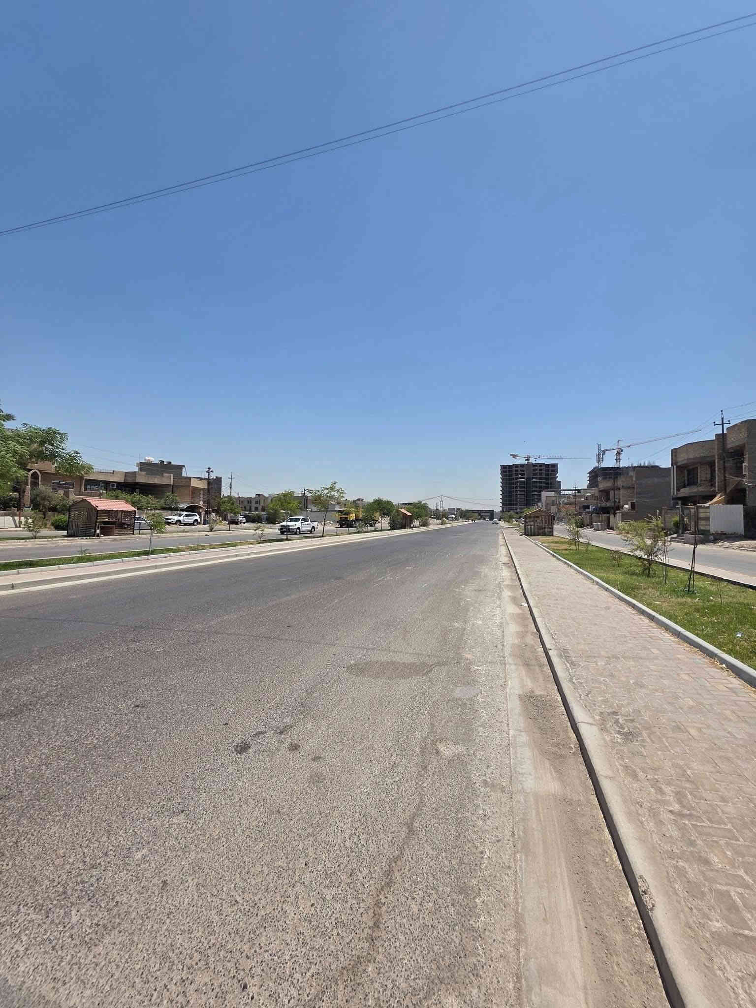 السلام عليكم قطعه ارض للبيع في حي الجهاد منطقه الاساتذه اربع شوارع قرب مجمع حي السلام السكني الجديد 
تبلغ مساحه القطعه ٣٠٠ متر واجهه ١٥ ونزال ٢٠ 
ملاحظه القطعه تقسيم حسب الطلب 
للاستفسار اتصل على هذه الأرقام 
***********
***********
ابو مرام للعقار@
