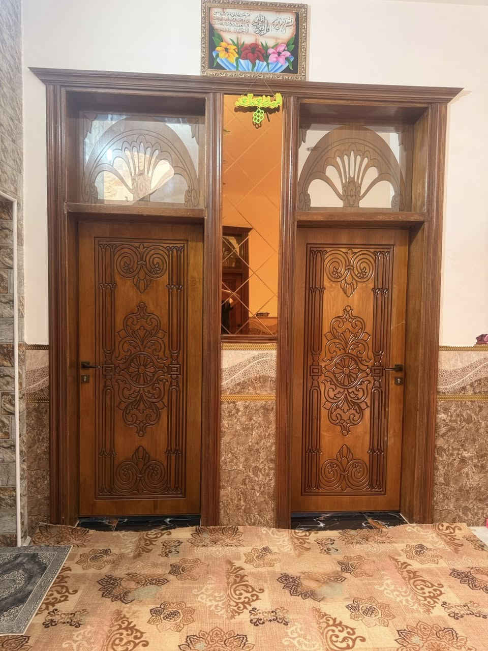 بيت المساحة ٢٠٠ للبيع الديوانية حي الصدر الثالث الشارع الرئيسي خامس بيت طابقين يتكون من ٤غرف نوم صالة حمام داخلي عدد٢وصالة ومطبخ واستقبال صحيات خارجية وكراج سيارة استفسار اتصال على هذا الرقم ***********او خاص
