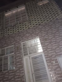 بيت للايجار مساحه 50متر ركن طابقين مقابيله ساحه شارعه 15 في حي الجامعه...