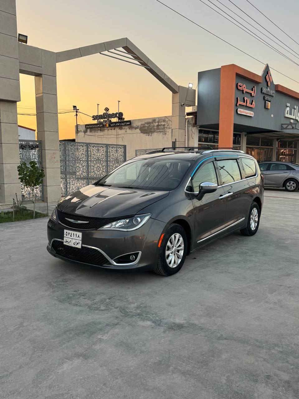 السلام عليكم 
كرايلسر فيوجر 2018 وارد امريكي مرقم اربيل وكاله أو تحويل سياره بيه تبديل جاملغ  ورش صبغ باب مواصفاته بصمه تشغيل بصمه ابواب جنطه ذكيه رادارات تحكمات  استيرن ابواب ذكيه كروس سرعه كشن كهرباء دواخل لونين 7 راكب مكينه 6 سلندر مكينه كير تبريد حداديه كله جاهز سيارت جديده وجاهزه بدون اي نقص 
السعر 148 وبيه مجال مكاني ديوانيه 
***********
