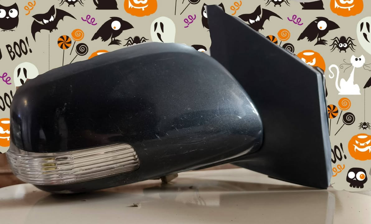 زوج مرايات شفط كورولا ٢٠٠٩-٢٠١٠ و بكلاتات لد كما موضح بالصور.. اريدهن المرايات الزوج ب ٥٠ واحدة من المرات الجانبية ما تشتغل الشفط يرادلها تصليح والبكلايتات ٥٠ الف دينار المراسلة على رقم ***********..
