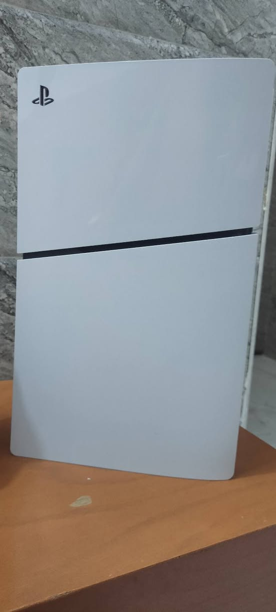 للبيع جهاز PlayStation 5 Slim بحالة قريبة من الجديد.
مميزات الجهاز:
النسخة السليم الحديثة (خفيفة وتصميم أنيق وتخزين مميز).
يعمل بكفاءة عالية جداً وبدون أي مشاكل.
يأتي مع يد تحكم واحدة الأصلية وكافة ملحقاته الأصلية.
💵 السعر: 800
تواصل ***********
