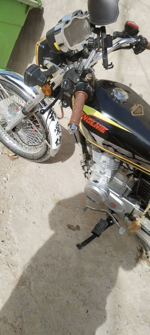 سلام عليكم دراجه للبيع تايكر جديده حيل موديل ٢٥ لاستفسار عل رقم الهاتف ***********
