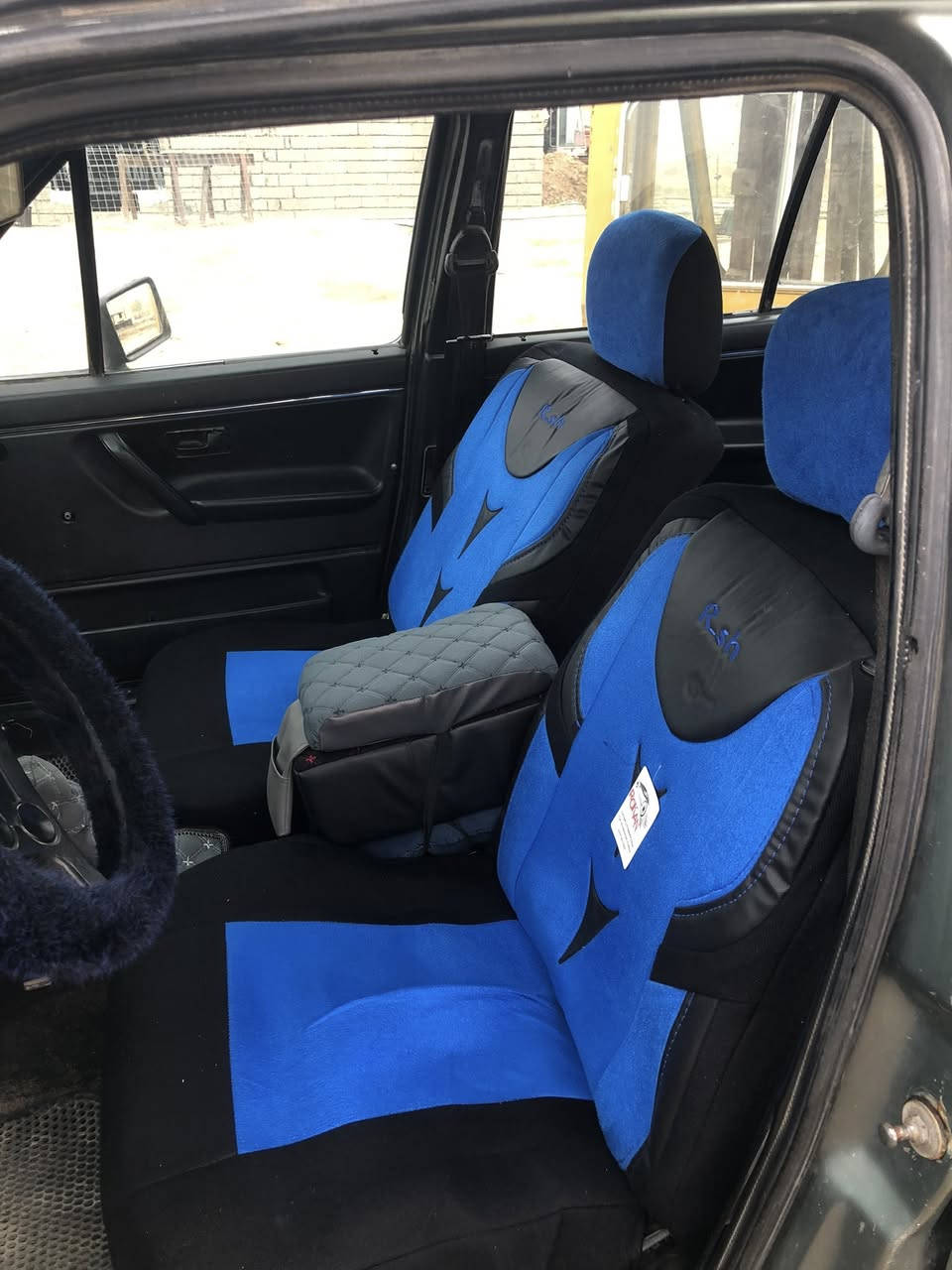 السلام عليكم جيتا گولف موديل 90 رقم صلاح الدين اللماني  گير ومحرك شرط السياره ماناقصها برغي نضافه فول دوشمه جديده گشر جديد ربع ما تصرف عليها اتحطلها 10 لترات تنساها السعر 28 وبيها مجال 
اتصل وتدلل ***********
