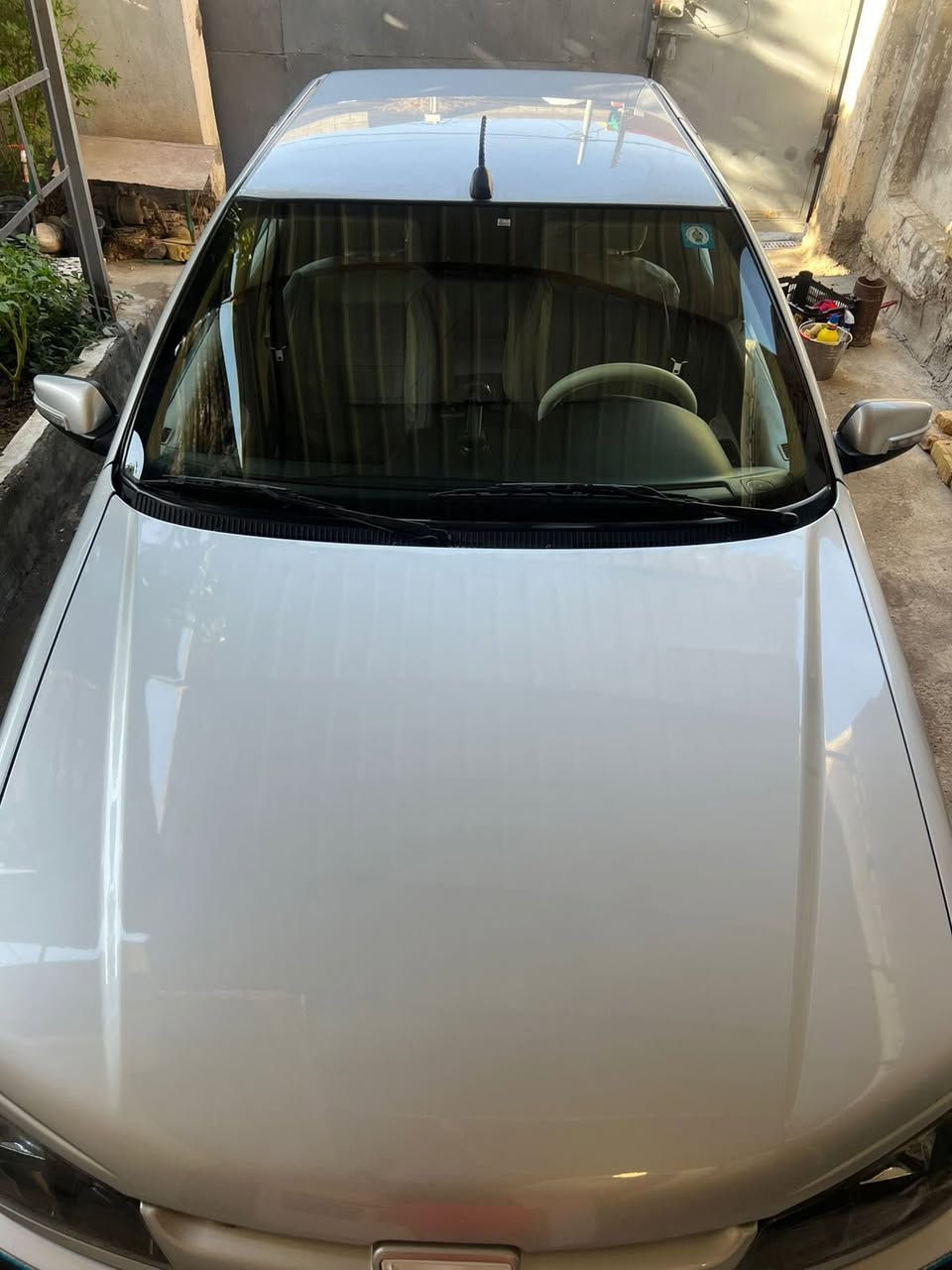 السلام عليكم بيجو بارص موديل 24 ماشيه 32 السياره نضيفه وجديده بيها رصعه جداً بسيطة بالجاملغ الخلفي وتكحيل گد اصبعين بالجاملغ الامامي بصف اللايت موضحات بالصور  جداً بسيطات وحته ممأثرات عالسياره  السعر 86 وبيها مجال جداً قليل***********
