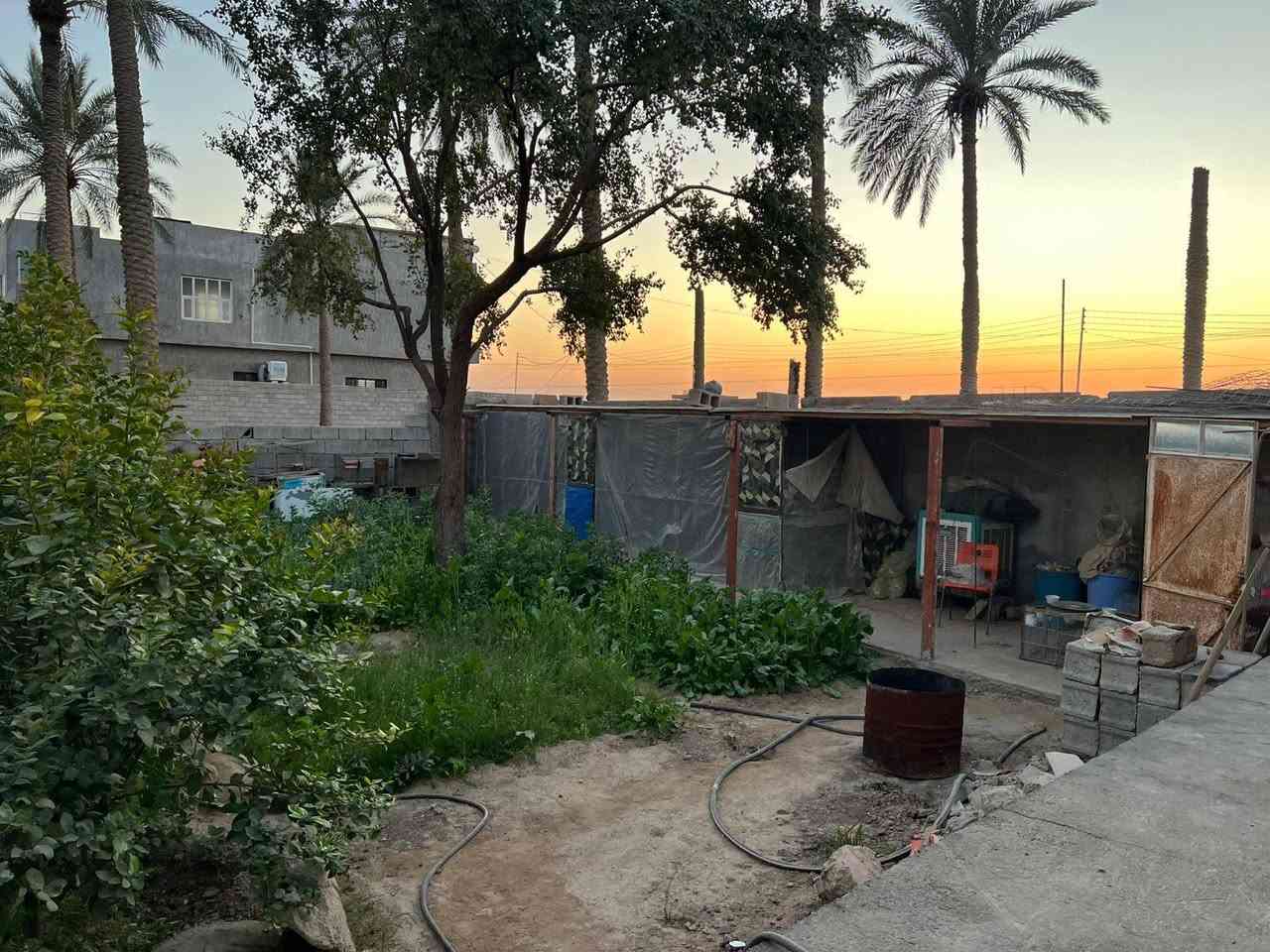 بسم الله الرحمن الرحيم  / دار للبيع  ديالى بعقوبه قريه  الحديد دربونه العبيد 
مساحه 575 متر  طابو زراعي  سند 25 يحتوي على غرفتين نوم  استقبال  صاله ومطبخ صحيات داخليه وخارجيه سعر على  الخاص رقم الهاتف ***********
