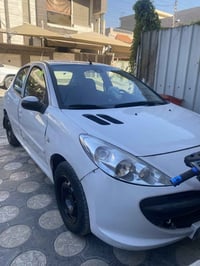 من رخصه مدير الكروب عندي بيجو ٢٠١٢فرنسي السياره جاهزه من كلشي للبيع بي...