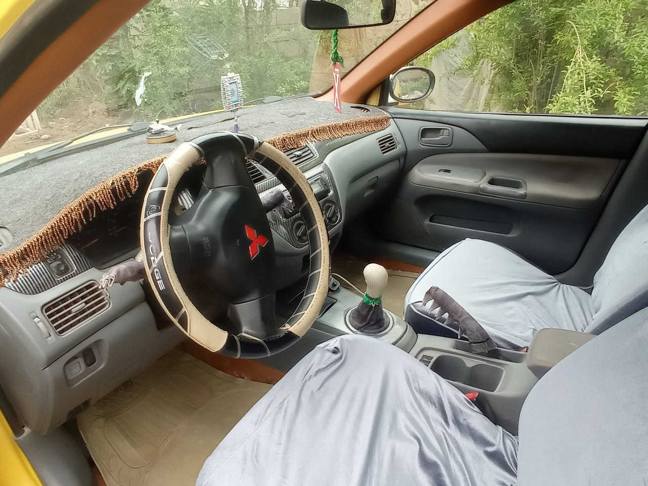 لانسر 2010 بسمي مصفره كامل سنويه 31 رقم بغداد    سعر 64 وبيه مجال حك الجيه ***********
