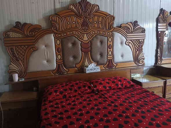 غرفه مستعمله للبيع نضيفه السعر ستميه  وخمسين.  مكاني بغداد الشعب شارع المدارس ***********
