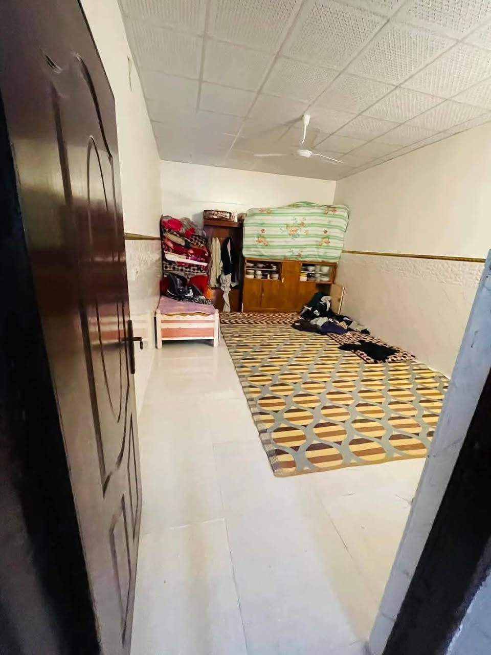 الدار للبيع مساحه ١٦٠ متر طابو صرف

عرض الشارع ١٠ متر

يحتوي علئ ٤ غرف نوم __اثنين جوه و__اثنين فوك __استقبال__ كليدور هول_مطبخ _مجمع صحيات داخلى وخارجي وطارمه

العنوان ابي غرق حي الحسين

مدارس ٤ __لاخط تاجر ولا شي مدارس قريبه

للاتصال والاستفسار المراسله او الاتصال علئ الرقم التالي ***********

استقبل كافه عروضكم وعقاراتكم لبيعها باقرب وقت ان شاء الله
