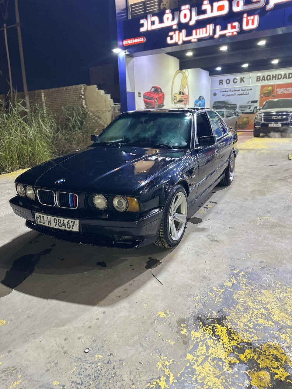 السلام عليكم
للبيع او مراوي باحدث 525 موديل 90محدث 95 بجم عريض  السيارة كاملة مكملة 
مكينة جديدة اكسل جديد تخم تاير جديد غرفة جديدة رقم بغداد جديد انكليزي 
مكان السيارة ديالى
السعر ٧٠ ورقة وبيها مجال 
للاستفسار الاتصال على الرقم ***********
