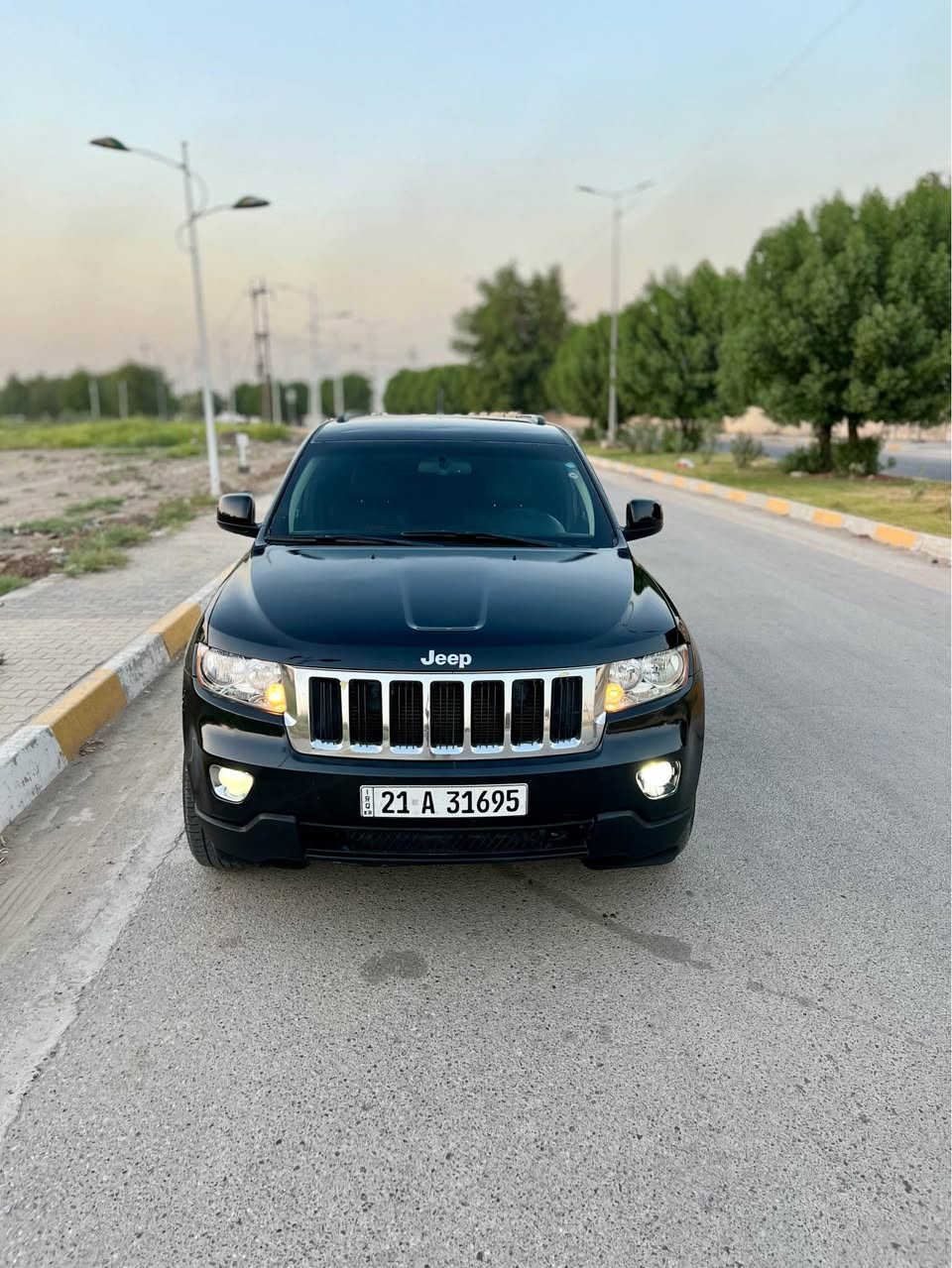 السلام عليكم 
للبيع Jeep وارد امريكي موديل 2011 
داخله كلين للعراق بدون حادث 
وبالعراق صار بيها طخه بسيطه بالجاملغ الامامي بدون دواخل 
وبيها ربع الباب الخلفيه صبغ بدون اي داخل بدون ايرباك 
والسونار مرفق بالمنشور 
رقم سليمانيه دولي بأسمي هزه وسنويه جدد 
مواصفات السياره :-
شاشه + كامره خلفيه 
حساس خلفي 
ويل كب كروم حجم 18 
كشاف امامي 
كشنات جلد + كهرباء 
ماشيه 160 الف 
مكينه 3600 بدون دونز 
السياره جاهزه كير ومكينه وحداديه وتخم تاير وتبريد منضومه كامله مبدل اي نقص مابيها 
السعر 133 وبيها مجال 
مكان السياره حله شارع 60 
للاستفسار / *********** 
واتساب / *********** حلة, بابل
