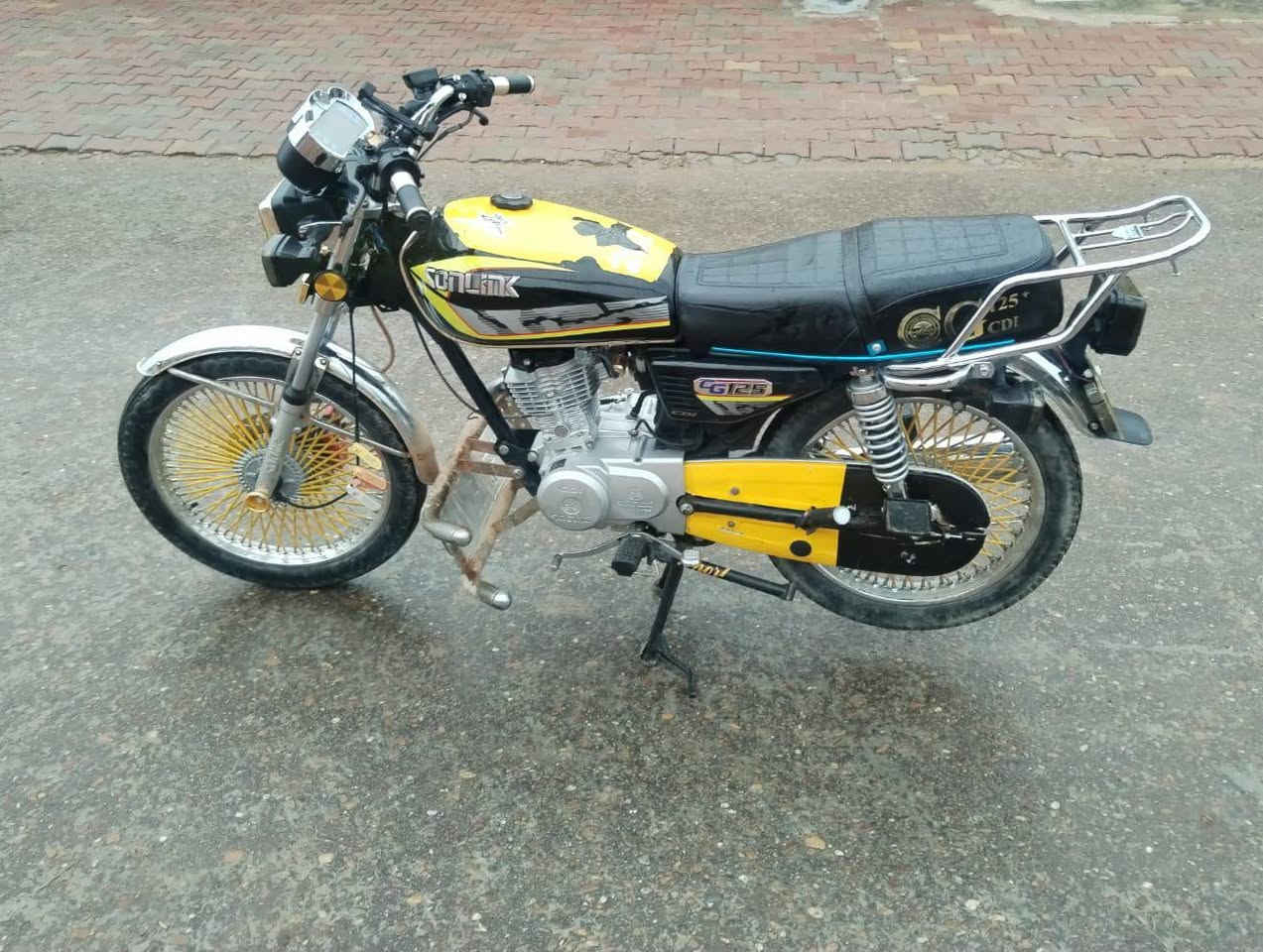 دراجه خير من الله شلعه معدل هندر واحد بكل وقت
تايرات جوبلس جددد 
اشاير كهربأيات كلها كامله 
واوراق موجوده *********** 
ب500 وبيها مجال بسيط
