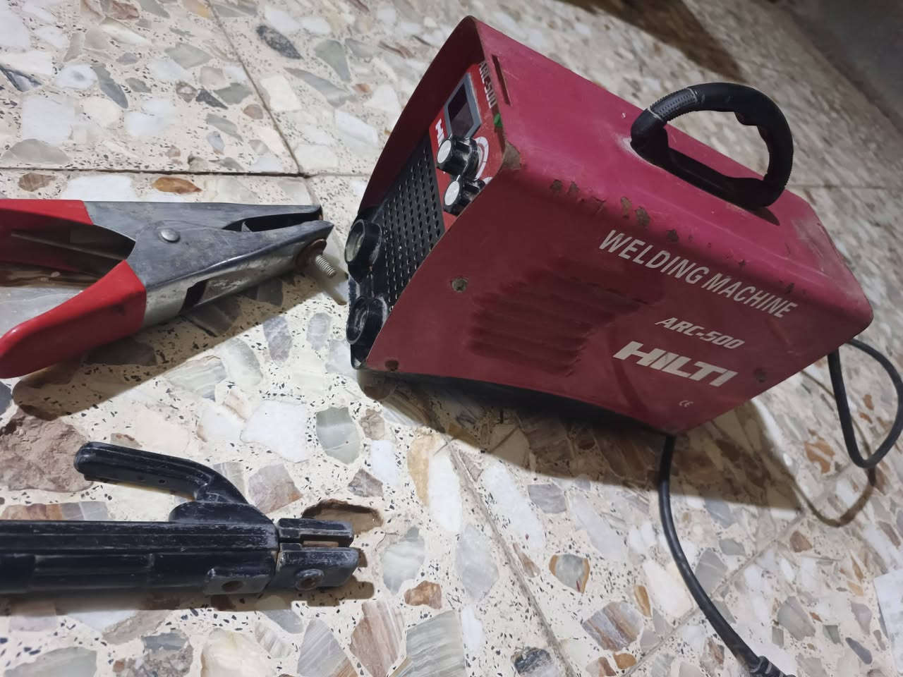 شرط اللحيم
*********** _ سوق الشيوخ -٤٠ بيها مجال
