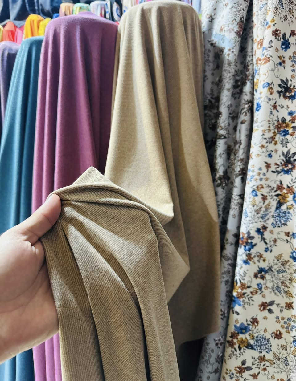 عرررض خاص جديد اقمشة سيد حسن العزام صوف ساده محفر 
مطاط اول سنه يجي خاص فساتين سعر المتر 4 لمدة 5 ايام 👗

📍العنوان النجف شارع كوفه نجف منطقة الحارس خلف مطعم المسك مباشرة 
🚚يوجد خدمة توصيل كافة محافظات العراق 5 دينار 

📞للحجز وات ساب *********** سيد حسن العزام #العراق #الكويت #سعوديه #عمان #النجف #بغداد
