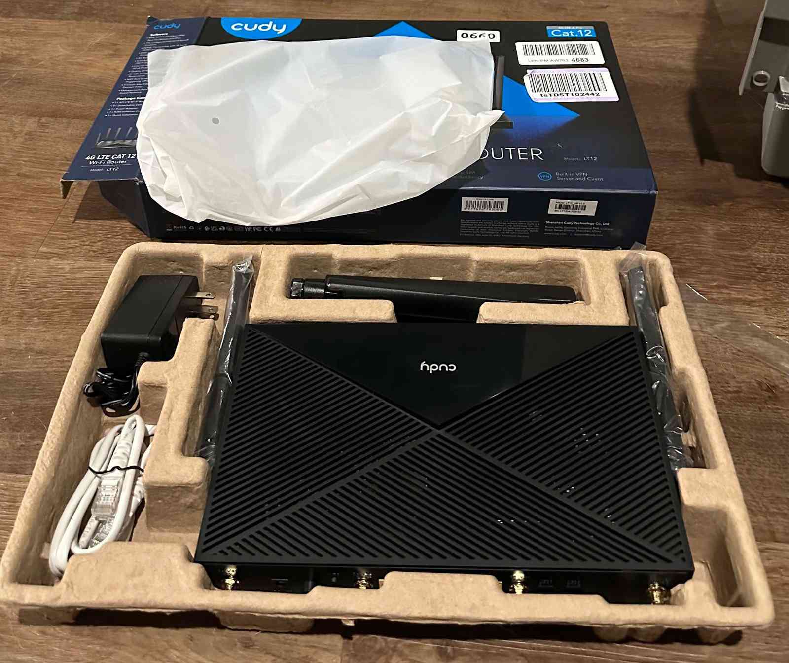 السلام عليكم✋
#للبيع روتر Cudy Lt 4G+ CAT12
الروتر استعمال 10 ايام #فقططط جدا جدا #نظيف كامل ملحقاته.
مواصفات الروتر الرابط:
https://www.cudy.com/en-me/products/lt12-1-0#specs

@الجهاز يدعم منفذين شريحه لكل الشبكات.
@الجهاز يحتوي على منافذ الانتينا الخارجيه SMA.
@الجهاز ممكن تستخدمه روتر اعتيادي بدون شريحه فقط تحوله WAN لتفعيل DHCP من خلال الضبط .
مواصفات كثيره بالروتر فقط ادخل للرابط👆

#السعر 90 الف 💵شامل التوصيل🚕.
تواصل☎️..
خاص ماسنجر..
واتساب ***********
