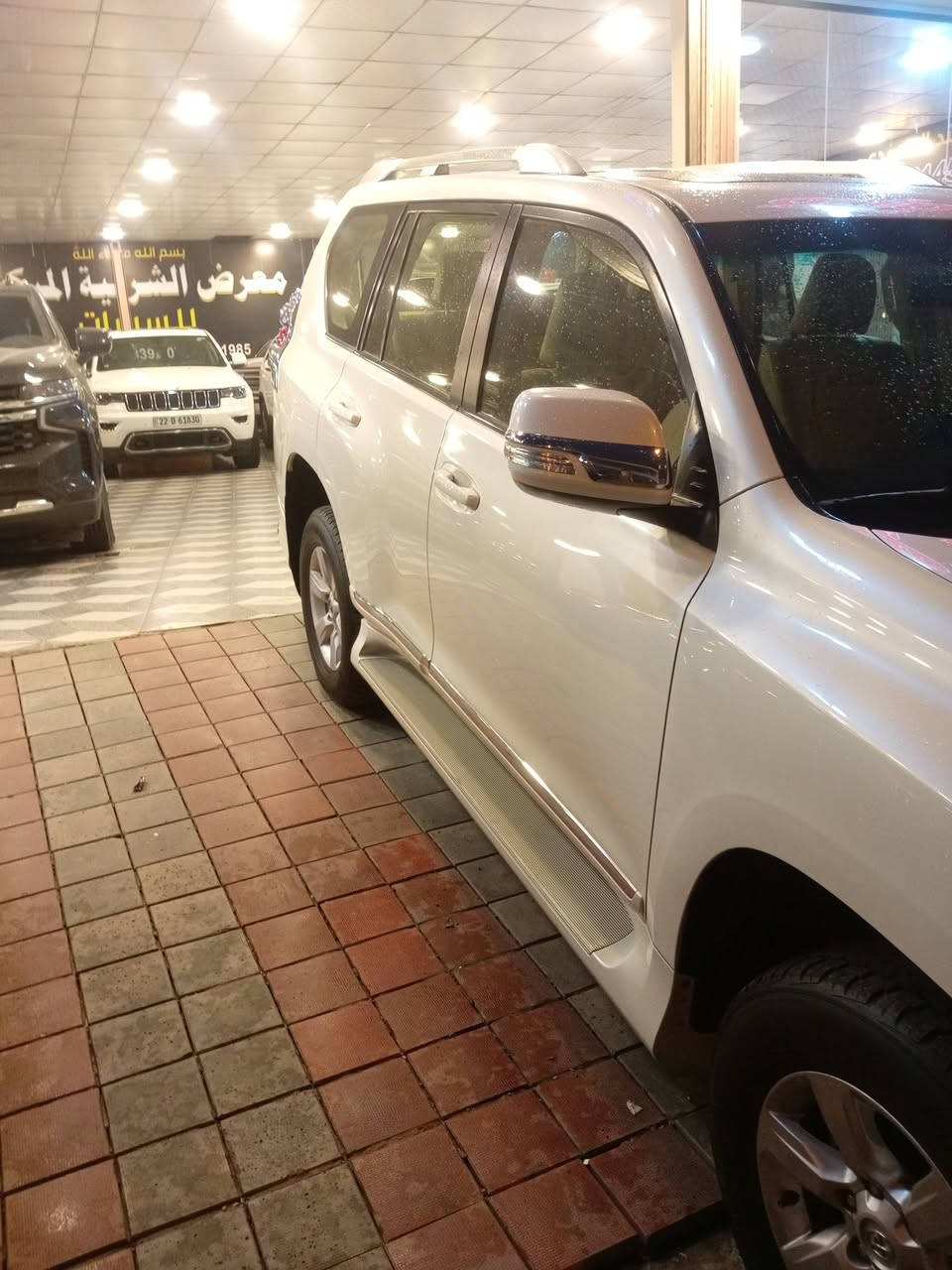 السلام عليكم 
 برادو موديل ٢٠١٦ خليجي بدون حادث مكفوله كفاله عامه 
Txl فتحه الكشنات الاماميه كهرباء جلد
رقم بغداد ابيض 
تخم تاير جديد 
مري شفط 
كامر اماميه خلفيه 
حساسات خلفيه 
دبل بصمه 
تشغيل عن بعد 
سبير السياره مانازل ابد 
السياره جديده مامفتوحً بيها برغي 
٦ سلندر فور ويل 
لايتات زنون 
وباقي مواصفات البرادو txl
مكان السياره الانبار الفلوجة 
 السعر 34.5 الف دولار 345 ورقه وبيها مجال  
للتواصل على الرقم ***********
