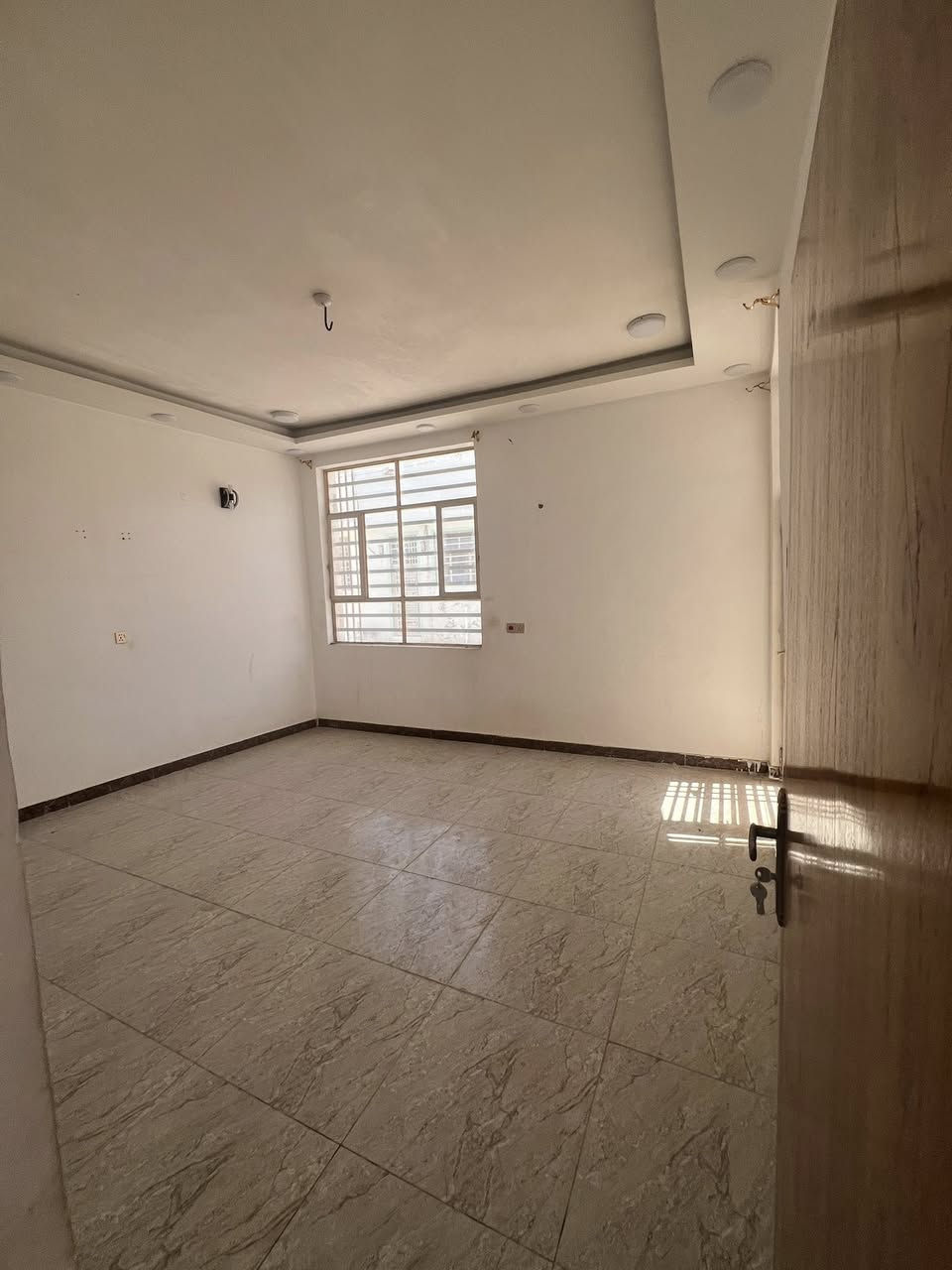 بيت 🏠 للبيع ركن 100 متر  صب كوكريت سقف وساس زراعي 25 صاله مطبخ استقبال 
2 خرف ماء 💧كهرباء خط مولده تانكي مي ويا وكيزر 
مكان نجف ميسان عامود 314 
*********** 
سعر 38وبي مجال

