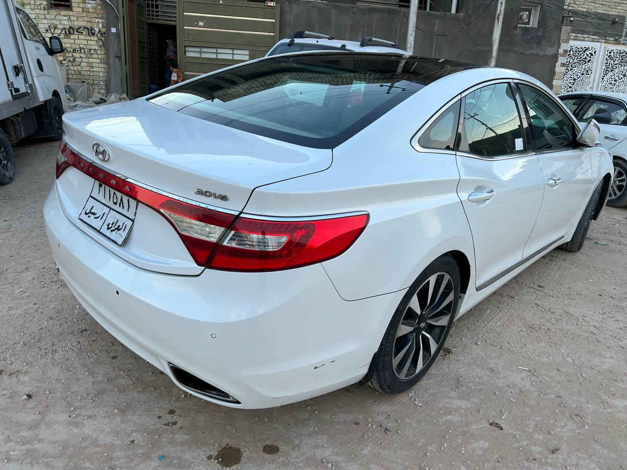 ازيرا 2013 vip
معروفة مواضفات ال vip وشادلها شاشة ب200
كفالة عامة السيارة
السعر 132 ورقة
التواصل على الواتساب ***********
