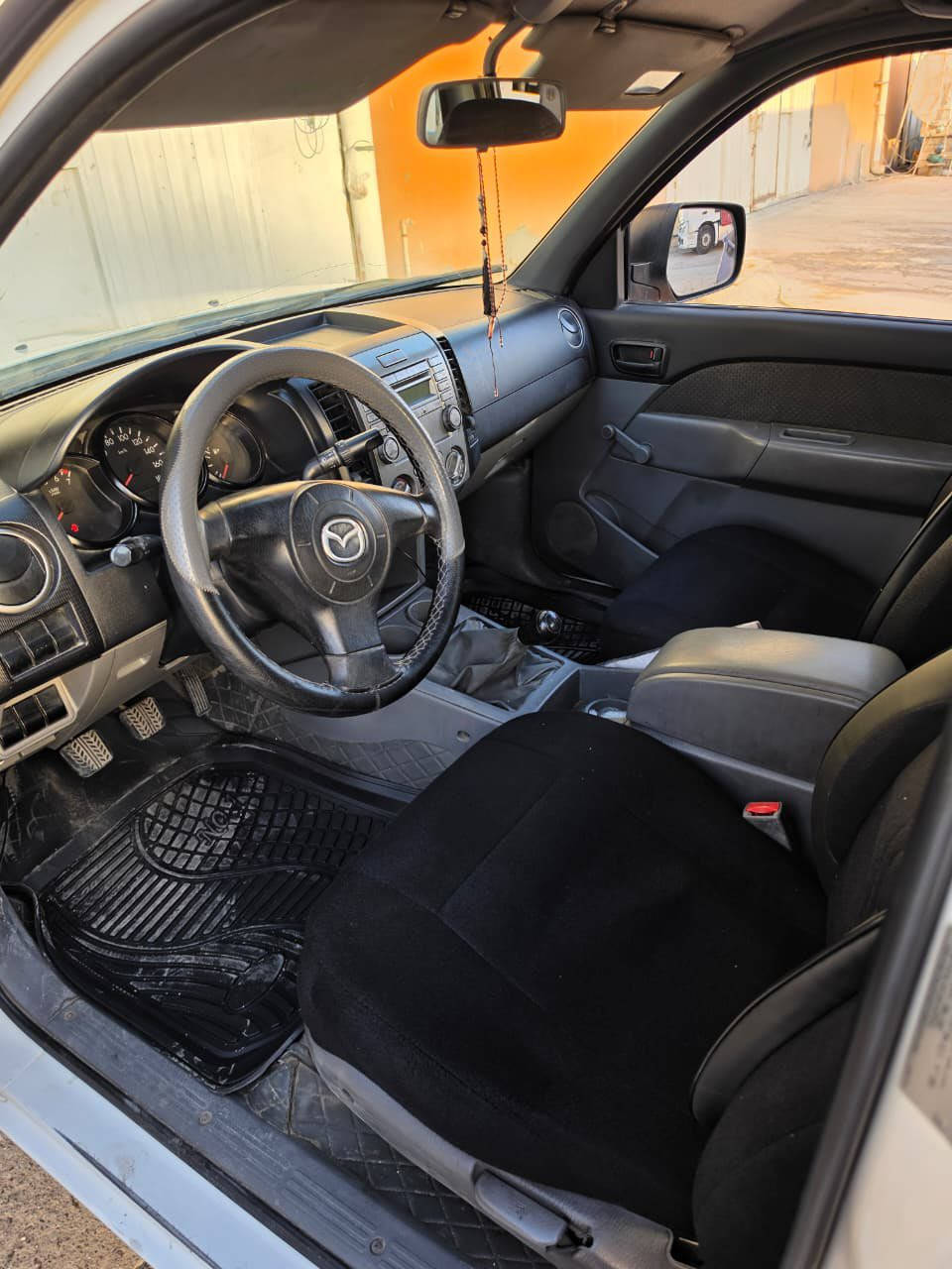 🚘 Mazda BT-50 Double Cabin
💵 Price: 11,000$ (چاوپۆشی هەیە بۆ کڕیاری جدی)

✅ دوو کابین (Double Cabin)
✅ مۆتۆر زۆر باش
✅ گیربۆکس زۆر نرم و بێ کێشە
✅ شاسی پاک
✅ ناوەوە و دەرەوە خاوێن
✅ کاسەکە پاک و ئامادەی کار
✅ گونجاو بۆ کار، بارهەڵگری، شرکت، فرۆشگا یان بەکارهێنانی ڕۆژانە

📋 فحص و وێنەی بۆیا هەیە

🚗 ئۆتۆمبێلەکە هیچ کارێکی نەماوە، سوار بە و بڕۆ.

📍 هەولێر
📞 0750 472 6001

تەنها کڕیاری جدی پەیوەندی بکات.

