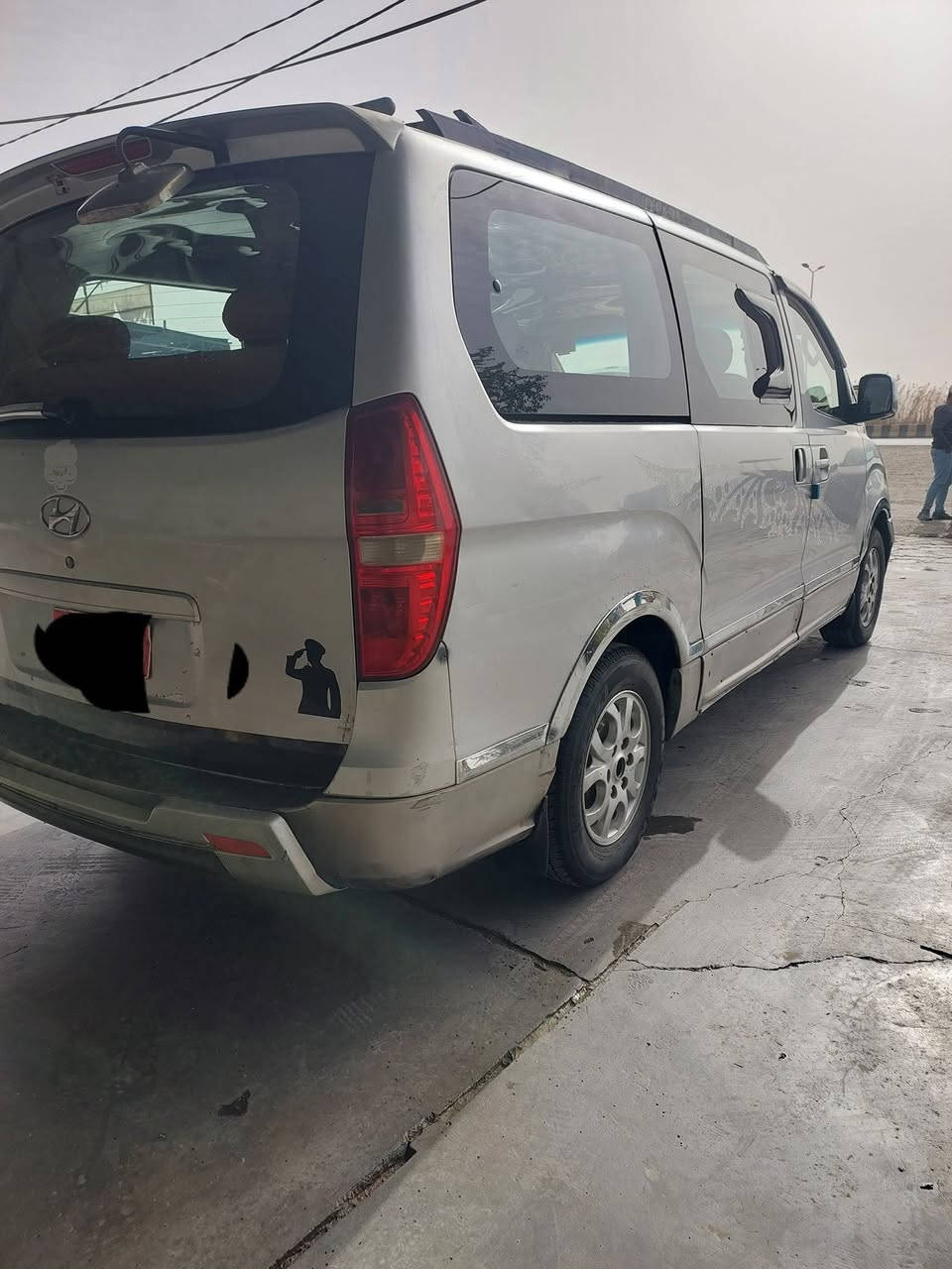 السلام عليكم استاركس للبيع موديل 2009فول مواصفات مكينه لاتنقيص ولاتبخير شواصي كفاله سنويه لل30انكليزي باقي على اللوحات مصفره هيئة وغرامات السياره مال جناي تحويل مباشر *********** مكاني بلصويره مامتواجد على النت
