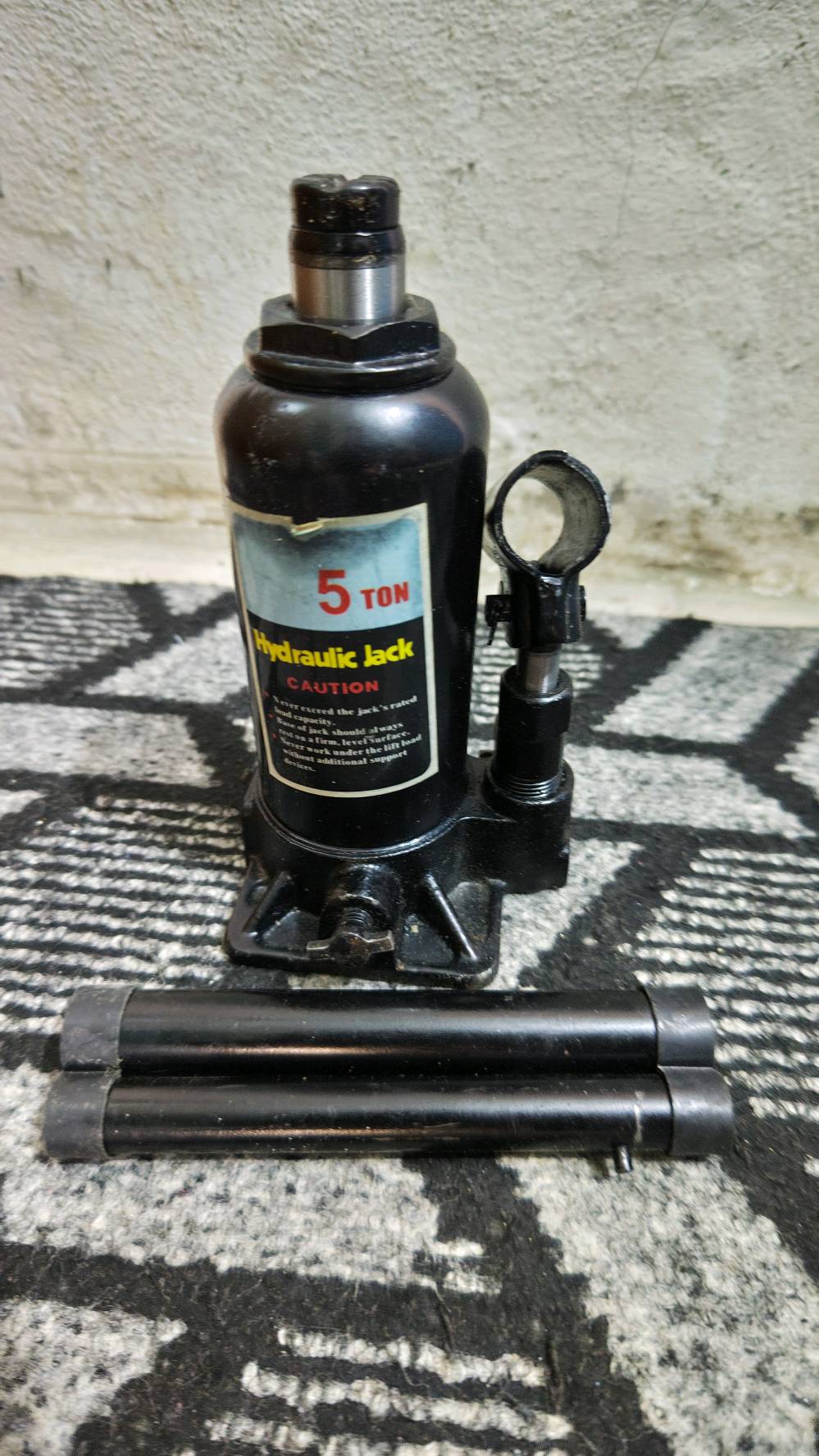 جك مستعمل قليل بعده جديد  5 طن 