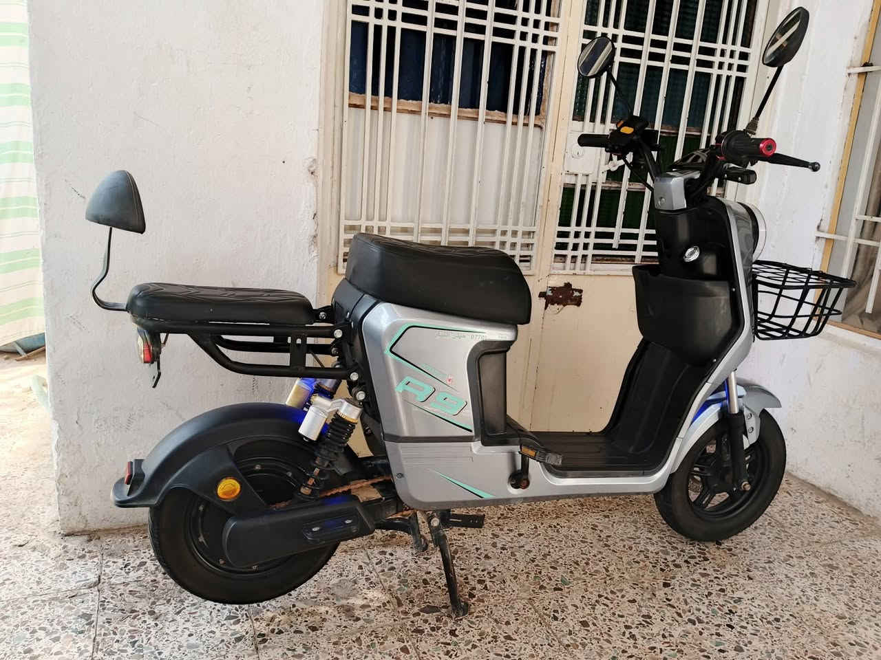 السلام عليكم دراجة شحن للبيع اي نقص ما بيها سعره 350 وبيهه مجال مكاني ديالى الغالبية سيف سعد الاستفسار مراجعة الصفحة او الاتصال على الرقم ***********
