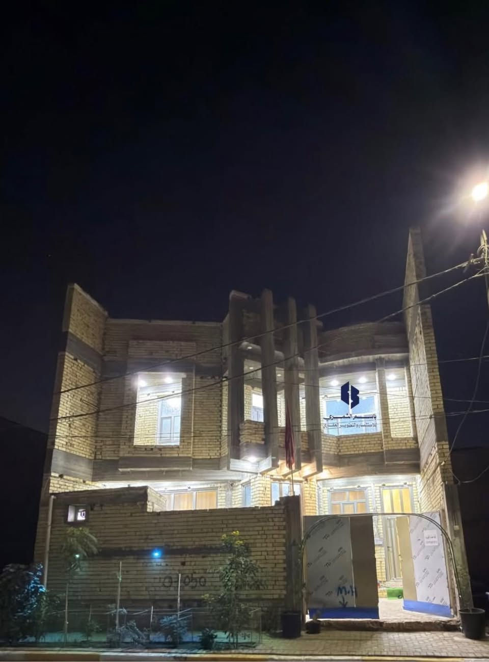 🏠دار سكن للبيع🏠
___
⭕العنوان : حي الجامعة
⭕ موقع مميز جدا 💯 
⭕قرب شارع 20 التجاري 

     علما ان الدار مطلوب: 
💢50 مليون للبلدية
💢50 مليون للصندوق الاسكان 
-----------------------------------
✨طابو صرف
✨بناء حديث  
✨طابقين 
✨كونكريت مسلح

♦️المساحة : 200 م²
♦️الواجهة: 10 متر 
--------------------------------
✨ تفاصيل البيت ✨
____
⭕غرف نوم عدد 4، صالة عدد 2، استقبال، مطبخ ، مجمع صحي،الارضية مرمر 
____
                          المراجعة 
     ♦️♦️♦️مجموعة باسم الشمري♦️♦️♦️
      ♦️♦️للاستثمار والتطوير العقاري♦️♦️
الفرع الاول/بغداد،القادسية،قرب مجمع الوزراء
الفرع الثاني/الديوانية،الجزائر ،الشارع الخدمي،مقابل تقاطع أم الخيل
الفرع الثالث/الديوانية،العروبة،شارع  المتحف
____
للأستفسار الاتصال على📲
قسم المبيعات 📠
***********📱
***********📱

📲 حمّل تطبيق باسم الشمّري العقاري الآن من Google Play:
👉 [https://play.google.com/store/apps/details?id=com.basemShamry.app](https://play.google.com/store/apps/details?id=com.basemShamry.app)
🍏 قريبًا على App Store
