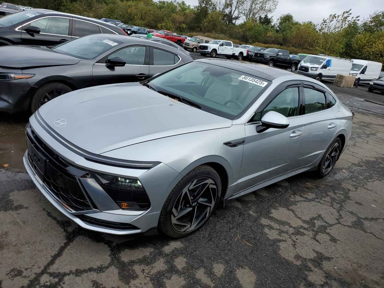 مزاد الثلاثاء 30-12-2025 
نوع السيارة : 2024 HYUNDAI SONATA SEL
📌يمكن ادخالها على كتاب ذوي الشهداء📌
عداد المسافة : 17,877 mi  
حجم المحرك: 4 سلندر 2.5
ناقل الحركة : اوتوماتك
الضرر كما موضح بالصور
✅للمزايدة على السيارة الموجودة في المنشور يرجى الحضور الى مكتب الجزيرة في الساعة الخامسة عصرا.
عنوان المكتب : موصل - الفيصلية -قرب مديرية المرور 
أو الاتصال على الارقام التالية👇👇👇
       ***********  ........  ***********  
       ***********  ........  ***********
الفرع  الثاني:
 جنوب الموصل معرض الحاج خالد اللجي: ***********
