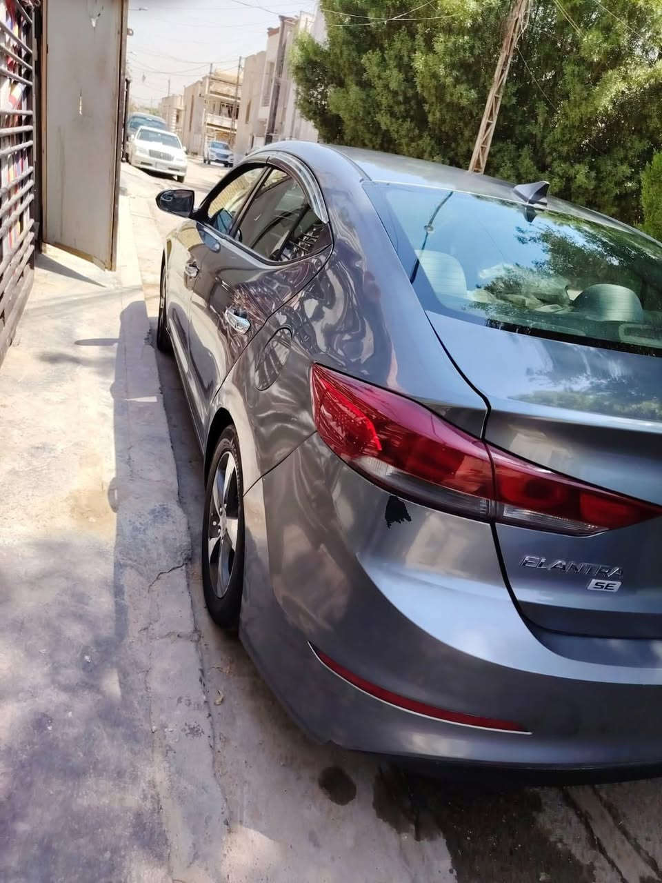 النترا17 وارد امريكي 
حادث  تبديل فقط بنيد  وبيه صبغ جاملغ خلفي 
صور السونار موجود ب منشور سياره نضيفه 
سياره ب اسمي شوكت متحب تحول اني حاضر 
سياره كير ومكينه تبديل ع ايدي جديد مواصفات عاديه se
السعر 120$وبيه مجال حك الجيه 
ماشيه 160
📞 ***********
بغداد الدوره شارع 60
