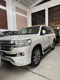 لاندكروز VXR • ٢٠١٦ • ماشيه ١٢٠٠٠٠