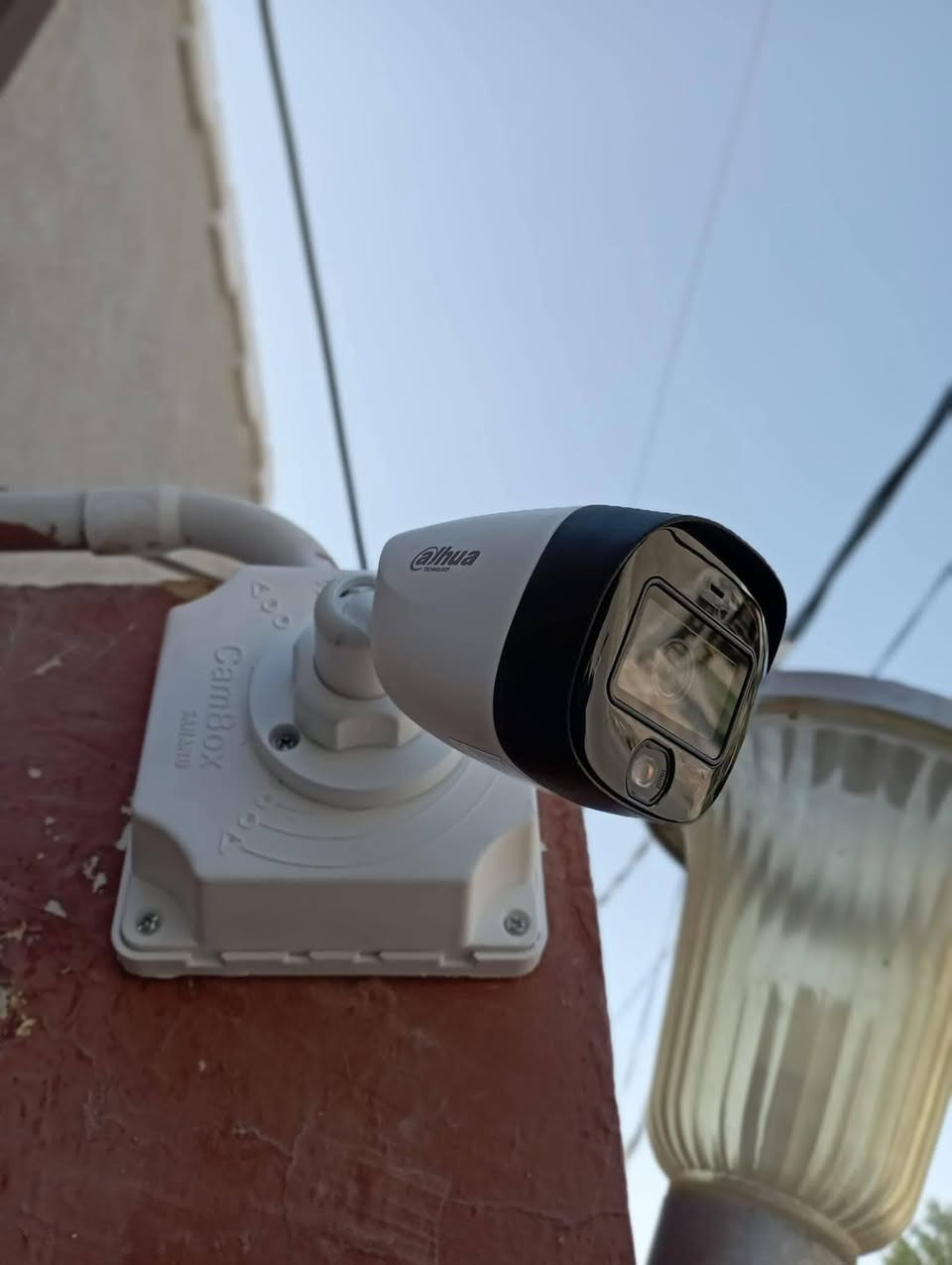 جانب من عملي في منطقة سريدات الجديدة تجهيز حسب الطلب  والمواصفات تأمين  احد المنازل بكاميرات داهوا الاصليه 
  4 جنل  دقة 2 ميكا صوت وصورة ملونه ليلي نهاري  تم تغذيتها بواسطه ups ليثيوم 220 فولت وربطها بنظام محولات خارجيه لضمان وصول الفولت كامل الى الكاميرا  تم تسليك بكرة واير مسلح 4 خطوط بطول 185 متر لاربع كاميرات 
للستفسار مراسلة الصفحة
او الاتصال على رقم
***********
