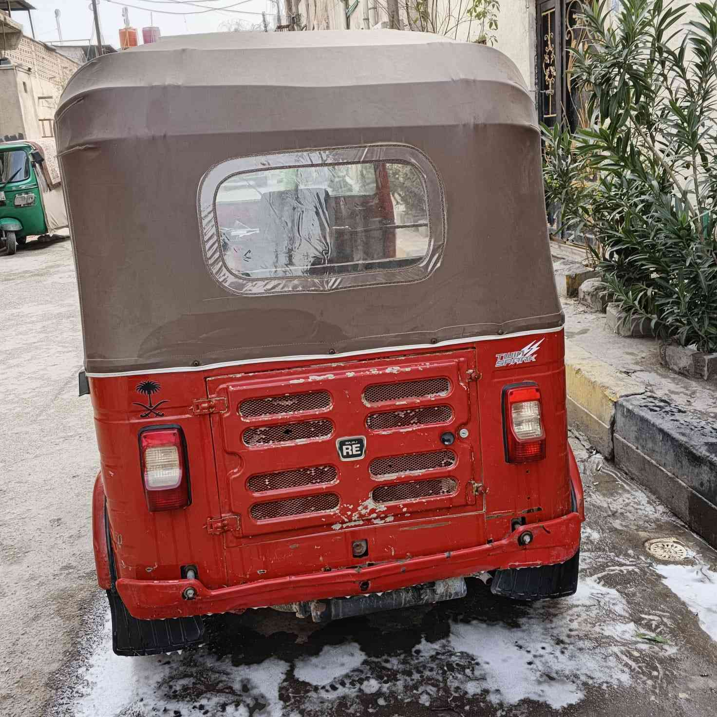 سلام عليكم لبيع تكتك داخله بل عشرين رقم وسنويه تختك خير من الله كهربايات شغال مكينه مجفته تجفيت شركه عنوان البصره 5ميل رقم لهاتف ***********
