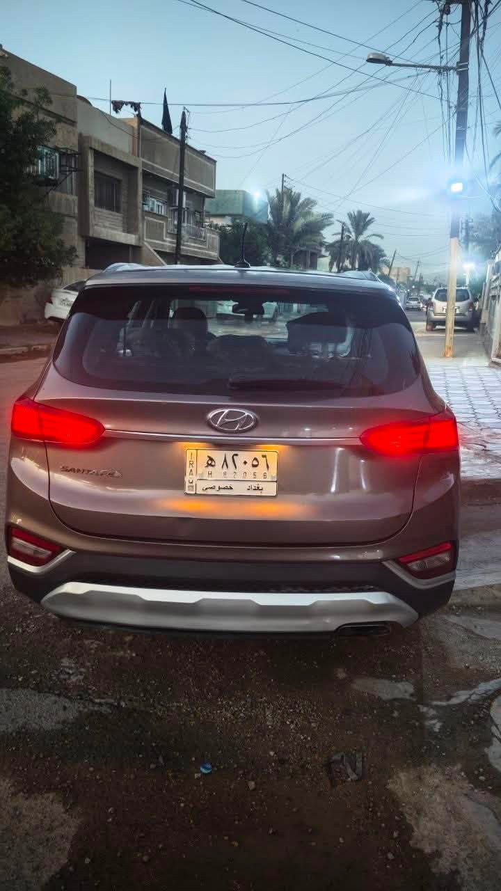 🚗 هيونداي سنتافي 2019 وارد أمريكي - الشكل الجديد 🚗
سيارة نظيفة جداً ومستخدمة بعناية، جاهزة .

✅ محرك 2400 سي سي اقتصادي وقوي
✅ ماشية فقط 65 ألف ميل
✅ رقم بغداد باسم المالك وتحويل فوري ثاني يوم
✅ شاصي ولغود مكفولات بالكامل
✅ سونار متوفر ورقم الشاصي موجود للفحص والتأكد
شاشة كبيرة
• كاميرا خلفية
• Apple CarPlay & Android Auto
• رادارات
• نقطة عمياء
• مثبت سرعة
• مانع انزلاق
• حساس ضغط الإطارات
• LED Lights
• Auto Hold
• هاند بريك كهربائي
• تدفئة وتبريد
• تبريد قطعتين
• تحكمات ستيرن
• Bluetooth / AUX / USB

📋 ملاحظة للشفافية:
السيارة بدون حوادث، ويوجد سونار ورقم شاصي للفحص والتأكد. بيها فقط 3 قطع صبغ (البنيد، القمارة، الجام الأيمن) بدون أي تعديل أو تأثير على الهيكل، وحالتها العامة ممتازة جداً.

💰 السعر: ١٣٨ دولار و بيه مجال للجادين .

📍 بغداد
📞 ***********

السيارة على الواقع أجمل من الصور،
