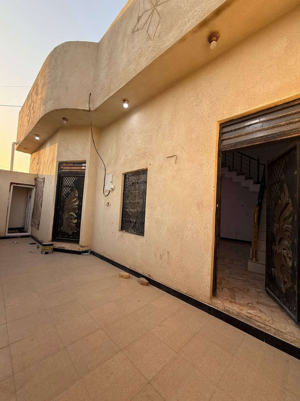 السلام عليكم ورحمة الله وبركاته
دار سكن للبيع طابقين🏚
***********
العنوان أبي الخصيب أبو كوصره
المساحه 120م

بناء شخصي درجه أولى
شارع 10 متر تبليط 🛣
ثاني بيت عن شارع رئيسي أبو كوصره 
جميع الخدمات متوفره
منطقه سكنيه هدوء ومرتبه

محتويات البيت ⬇️
دوانيه 4-6
مطبخ مفتوح على صاله
غرف منام 2 كبار 4-6
طابق الرضي يحتوي على غرف1
وطابق ثاني غرف1 وصحيات
صحيات داخلي وخارجي

نوع العقار طابو ملك صرف زراعي عراقي سند 25

السعر 70وبي مجال
للاستفسار ***********
