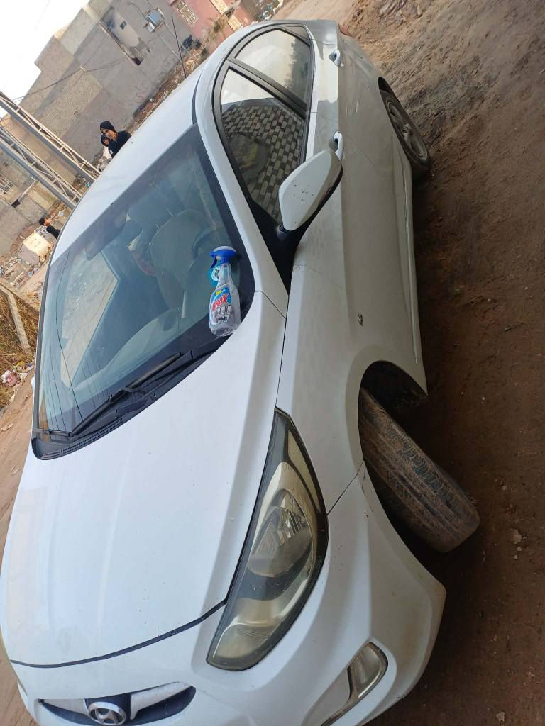 السلام عليكم  ورحمة الله وبركلتة 

اكسنت موديل 2012 بيه فقط دور الجاملغ الخلفي صبغ والباقي كفاله لا فتح ولا تبديل 
مكينة 1.6 جديد بمعنة الكلمه السيارة ماشية 229 الف سنوية جديدة لل2029
مكان السيارة نجف
السعر 92
للاستفسار اتصال على الرقم التالي 
*********** كربلاء, العراق
