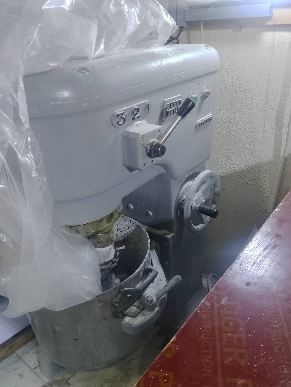 السلام عليكم خلاط تركي سوبر 60لتر للبيع ***********
