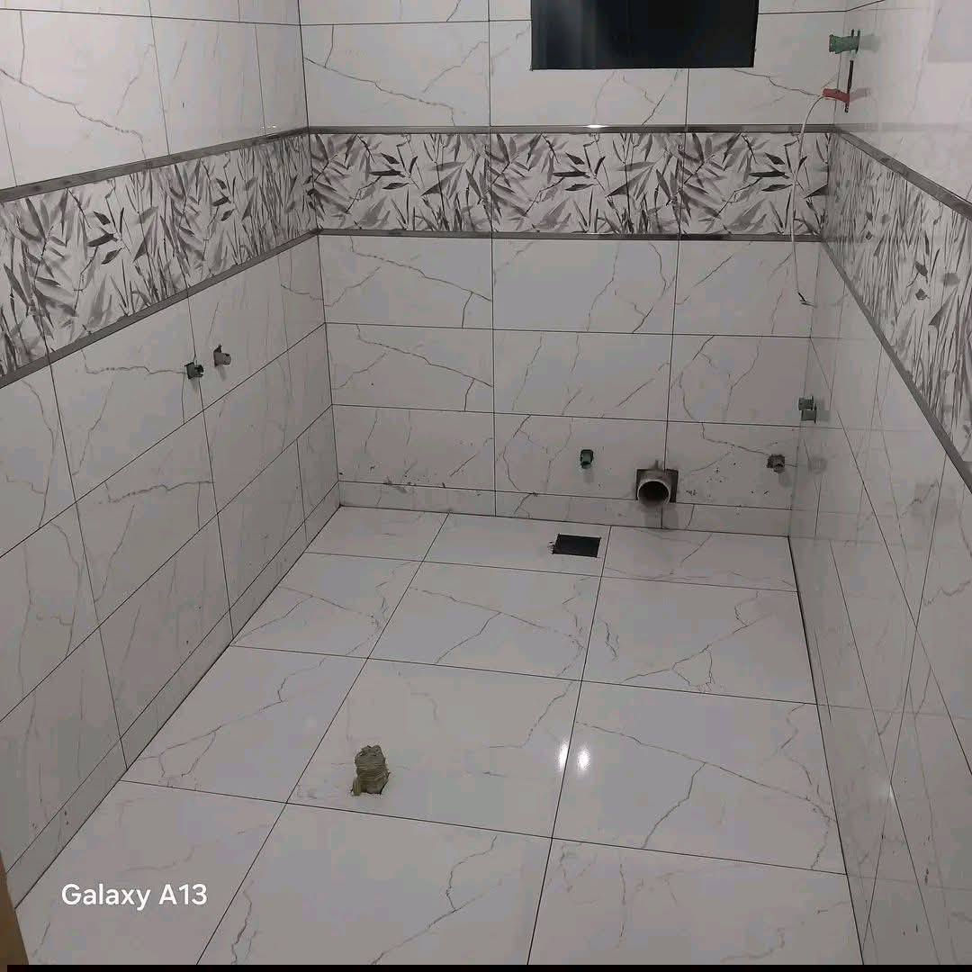 خلفة سيراميك ارضيات وجدران درجه اوله استلام مهندس باسعار مقبولة للتوصل فيس ***********او واتساب
