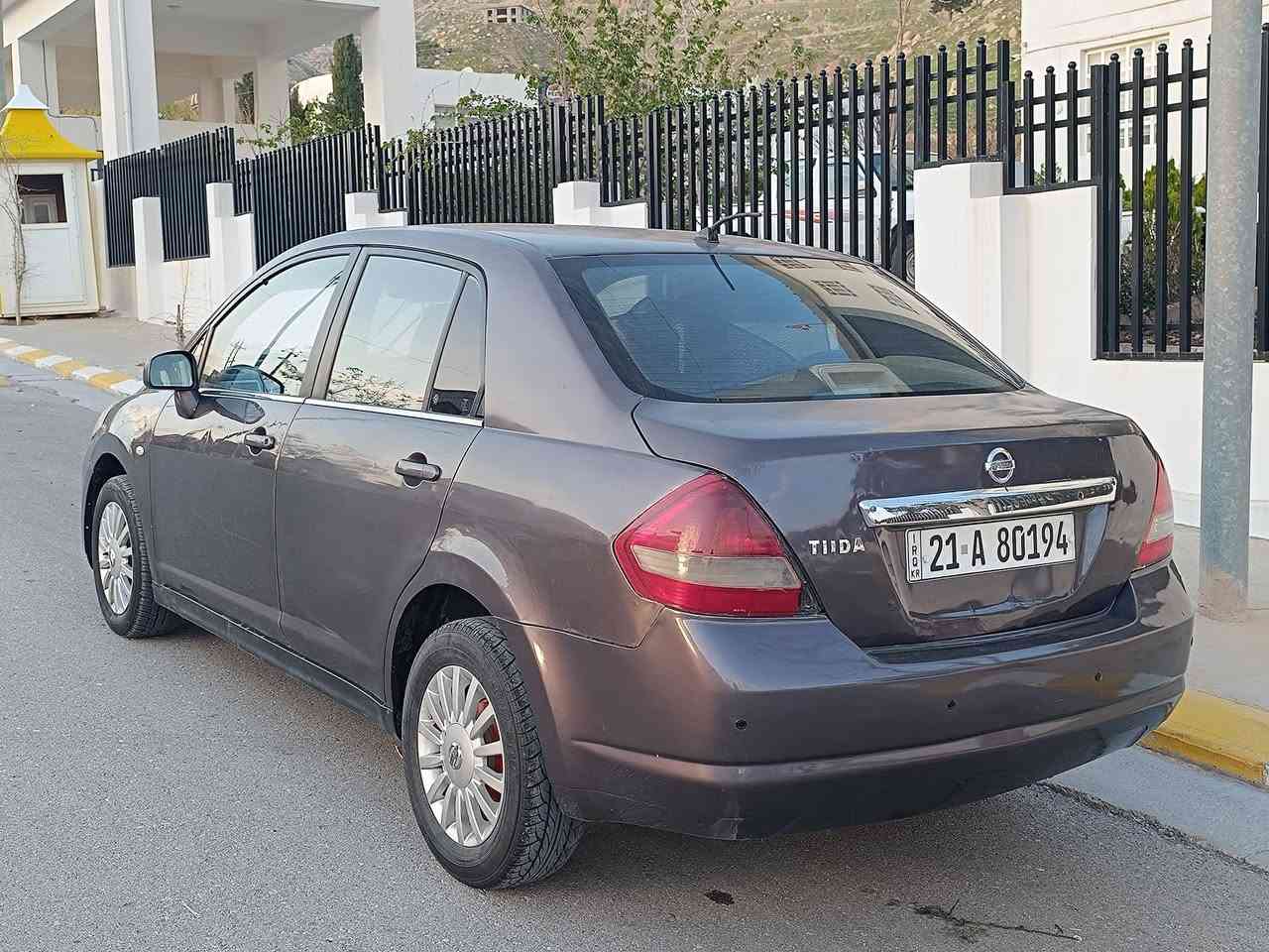 نیسان تیدا 2008
سەنەوی ژینگەی تا2031 تازەیە
هەزەی تازەیە
گێرومەکینە بەشەرت مەکینە 16 مەرغوب
 پێنج پارچەو پەڵەیە بۆیاخی هەیە بێ ناوگرتن 
دوو جوت تایەی تازەی لەسەرە لۆکە
پێنج ویل کەپ 
ساردوو گەرم بەشەرت 
تەقەو ڕەقەی نییە
پێشی تازە داگیریاوە چرکەی تیا نیە
تندو تۆڵە گێێڕ عادیە
حاسەیە
بەشەرتی تەحویل
*********** watsapp
*********** viber
قوفڵی 65 گەڵا
