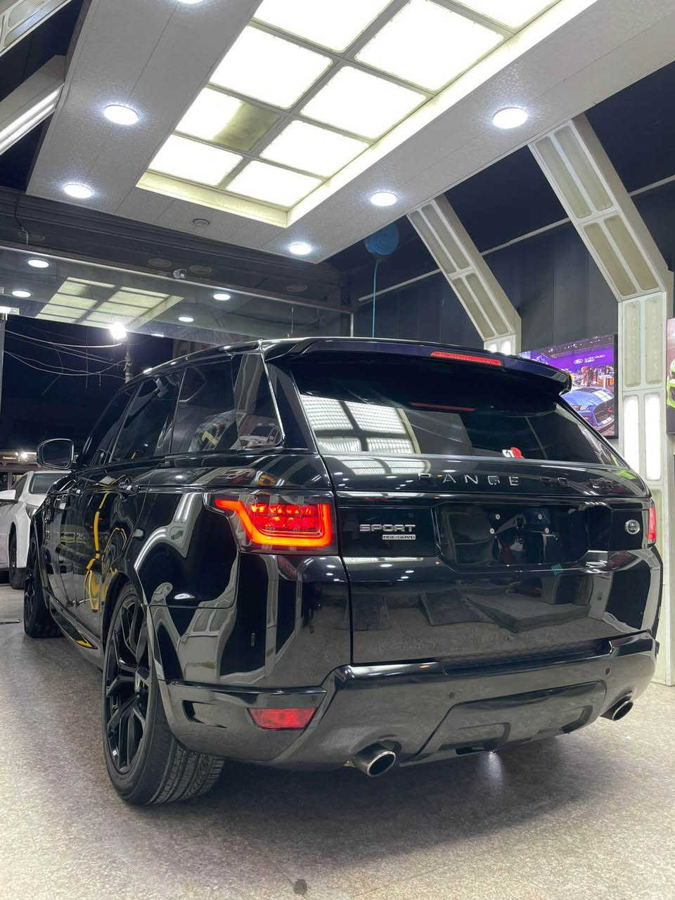 رانج روفر سبورت ٢٠١٤للبيع او لمراوس
٨سلندر سوبر جارج

مواصفات الداينمك
تجي فول 
مبدل محرك مال موديل ١٧وكاله 
سياره كامله من كل لنواحي ولا جيك مشتغل 
وارد امريكي كلين هنا صار بيه صبغ جاملغ امامي اثر شخوط
داخل مشمشي
السعر ٢٧ وبيه مجال بسيط
*********** بغداد, العراق
