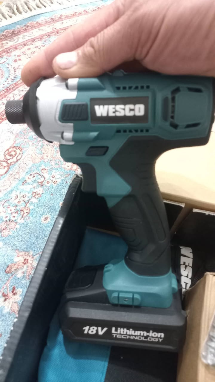 البيع جديد لوك بطارية وال شاحنه  سعره مع توصيل   90 الف رقمي بي واتساب  ***********
