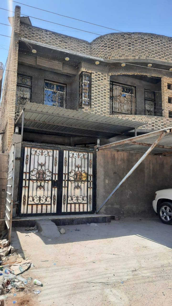 #اعـــــلان(184)

▪︎ بيت طابقين للبيع.
▪︎ الموقع الحكيمية.
▪︎ خلف مطعم فلس. 
▪︎ عرض الشارع 30 م.
▪︎ المساحة 125م واقع حال155م.
▪︎ الواجهة 9 م.

● يحتوي على..

▪︎ ٥ منام.
▪︎ صالة استقبال. 
▪︎ مطبخ صحيات. 

#مكتب_دينار_العقاري.
ـــــــــــــــــــــــــــــــــــــــ
*********** 
*********** 

#عنوان_المكتب:- البصرة. الجنينة. حي الأندلس.. قرب مركز جنوب لبنان. 

#نستقبل_كافة_عروضكم_ما_عليكم_الا إرسال تفاصيل عقاركم على خدمة الواتساب(***********) .
