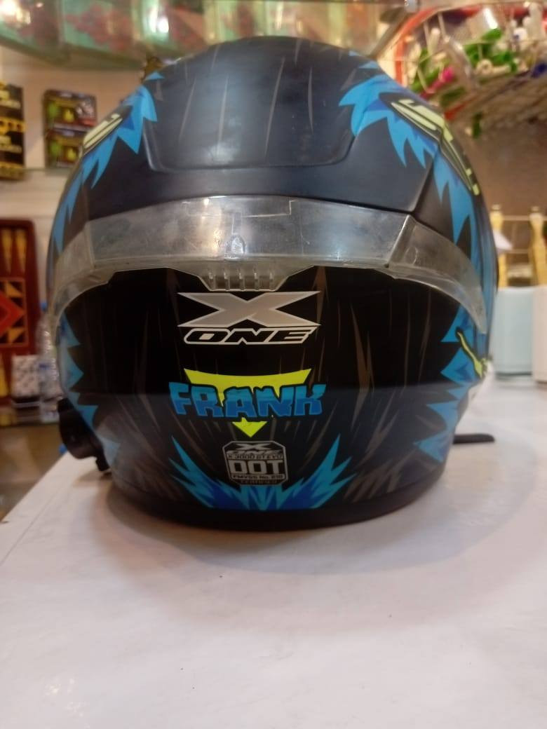 خوذه فك قلاب نضافه 100% مستعمله ايام قليله جهاز مايك اصلي  عزل فول 100%  الجهاز جديد نوعيه ممتازه والخوذه جدا نضيفه سعرهه 60 الف كامله مع الجهاز المايك هذا رقمي و خابرني  ***********
