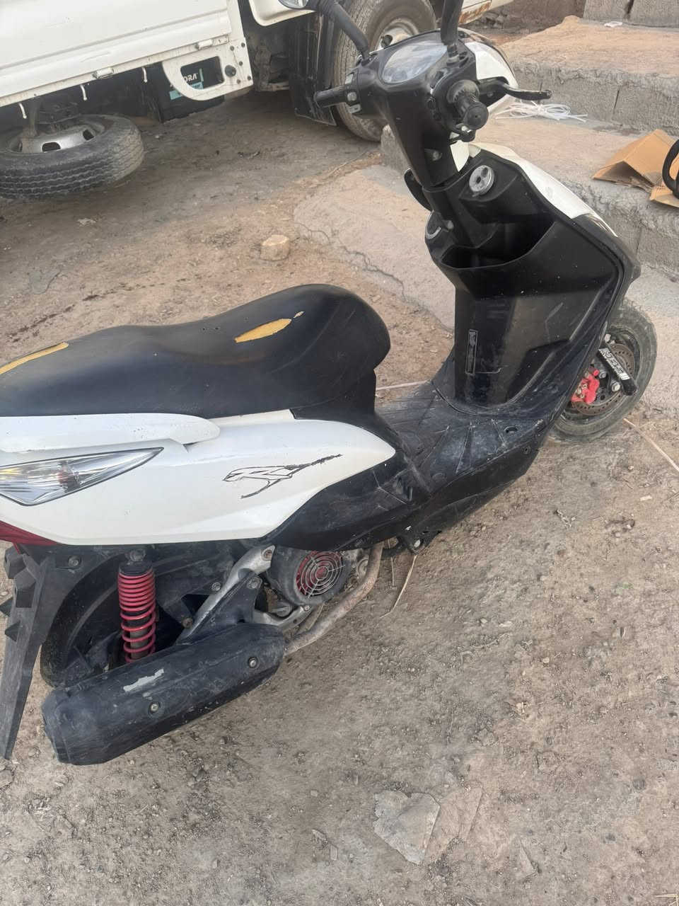 ثعلب للبيع بلاديه برغي مانفتح بيعه سعر٧٠٠وبيهه مجال ***********
