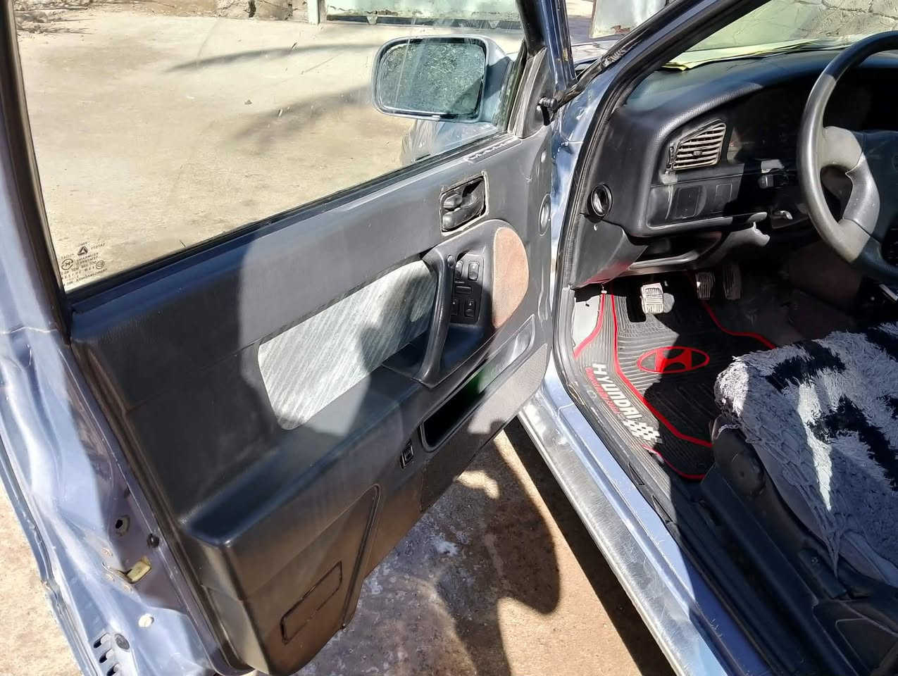 سلام عليكم النترا دمعه موديل 93 رقم بغداد  سنويه  ل28السيارة بلاديه ممتعوبه صدر كهربائيات كله جديد خلفي امامي ويل كب فرممات شركة كيجاته كله شغاله المكينه بيه لاستيك ولف فقط ودعاميه خلفيه فقط السعر 29وبيه مجال بسيط الاتصال على الرقم *********** والسياره مشروع وطني وين ما يعجبك
