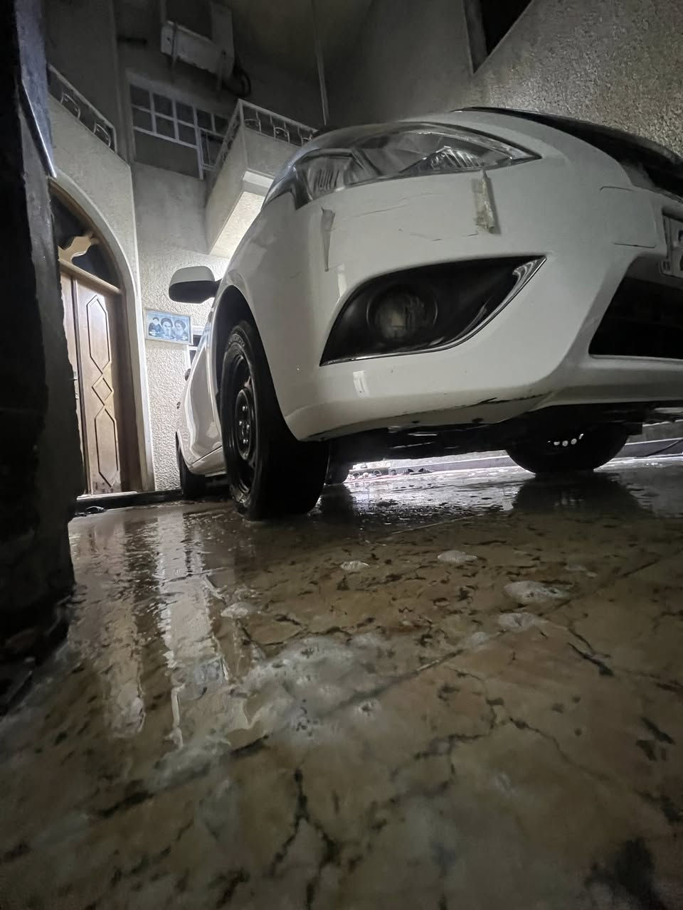 سلام وعليكم شبابنه الطيبين هاي نسان سني هندي فول قطعتين تبريد جام كهربائي سياره ماشيه 20:/سياره خت زيرو دوشمه عمه سياره الف ما تصرف عليه سياره كير وميكينه وصدر كله كفاله/سياره بيه ملاحضه بصيطه بيه طخه بصيطه يم قبق البنزين والباقي كله كفاله /سعر السياره 129بيه  مجال حك الجيه وشراي بخدمته /عنوان سياره بغداد المشتل حي راسه/
وهاذه رقم التليفون /***********///التوضيح سياره رقمه شمالي بسمي/
