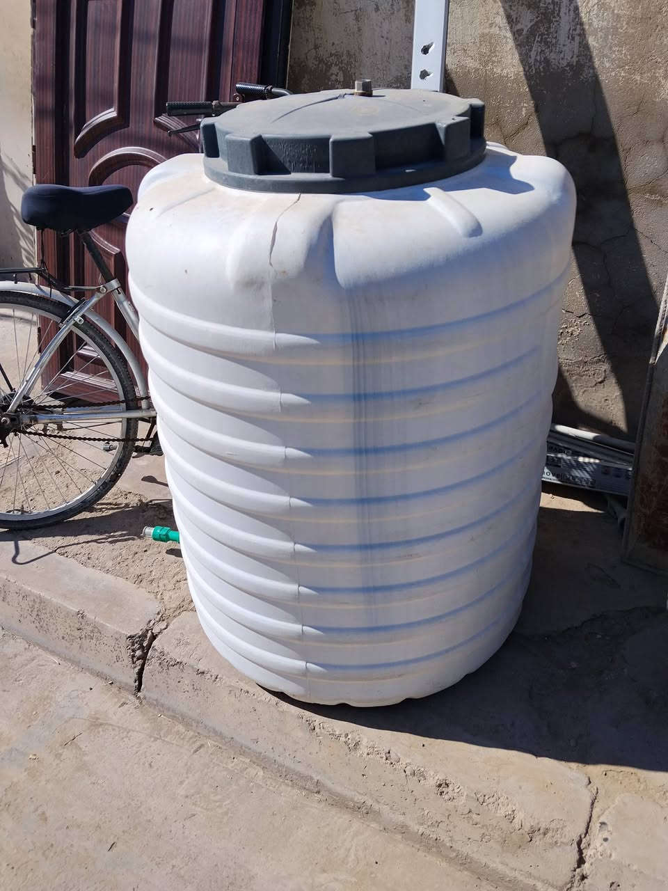 خزان ماء 1000لتر 75اخو الجديد اصلي خزان 500لتر40الف
باب pvc اصلي 75الف 
برميل نفط 15000الف بعقوبة المفرق جامع الزيتوني 
***********
