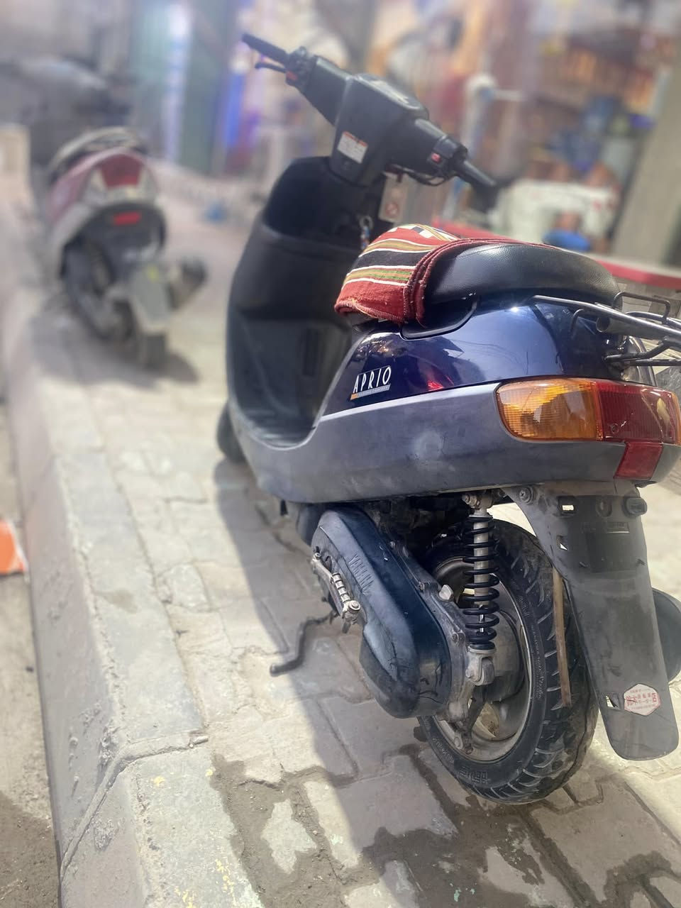 السلام عليكم شباب دراجه بطه مديل 2000 صارلها ١٥ من طالعه من الحاويه السعر ٧٥٠ وبيها مجال حك الجيه 
العنوان كربلاء شارع احمد الوائلي 
***********
