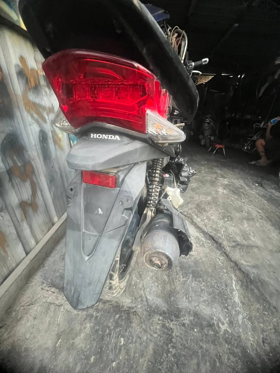Pcx جيل ثاني 
جانت تشتغل وطفت ابيع كوم حديد تجي تحمل وتروح مكينه مافتوحه مكاني بغداد***********
