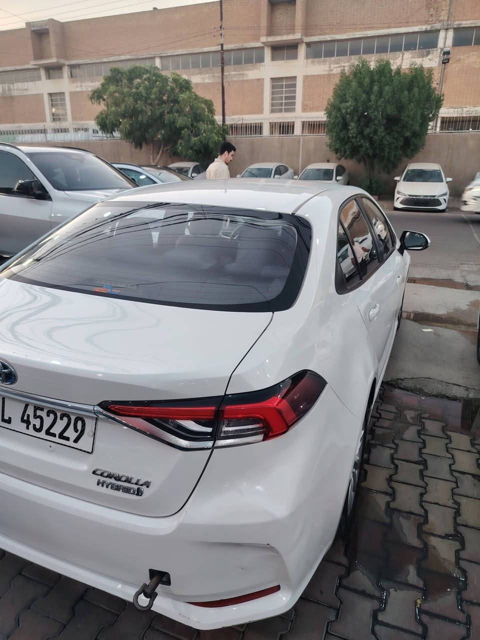 كورلا هايبرد تجميع الصين شكل الخليجي ٢٠٢٤ ماشية ٤٦
ترايها زيرو بصمة وفتحة وداخل مخمل ودخول ذكي وباقي المواصفات 
السيارة بدون صبغ بيها شخوط تحتاج بارد ورصعات بالباب مال الصدر والجاملغ الخلفي وشخط الباب الخلفي رقم بغداد مكانها الكريعات 
السعر ٢١ ونص مليون دينار
رقم الهاتف ***********
